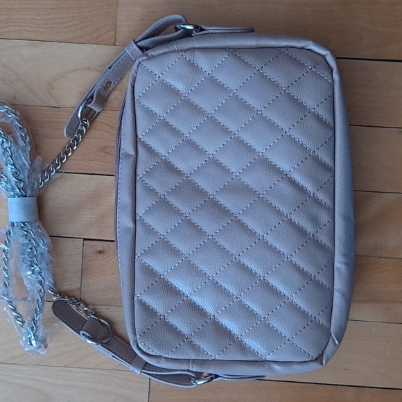 Bella Russo quilted style crossbody purse, chain strap, beige, blush 💗 - Picture 7 of 12